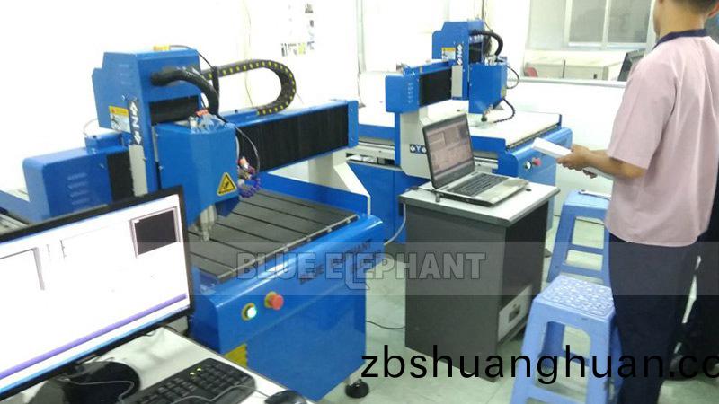 廣(guang)告鵰刻機