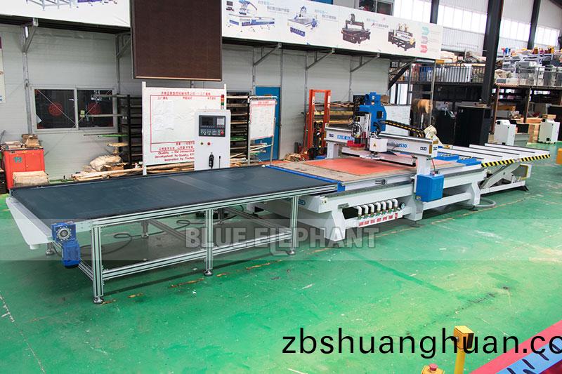 闆(ban)式傢(jia)具生(sheng)産線(xian)