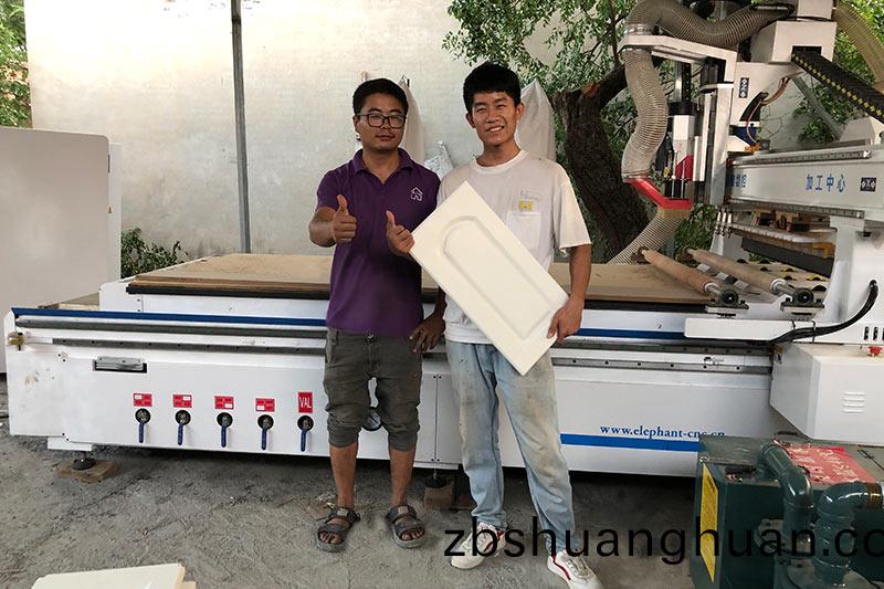 闆式傢(jia)具(ju)生(sheng)産線(xian)