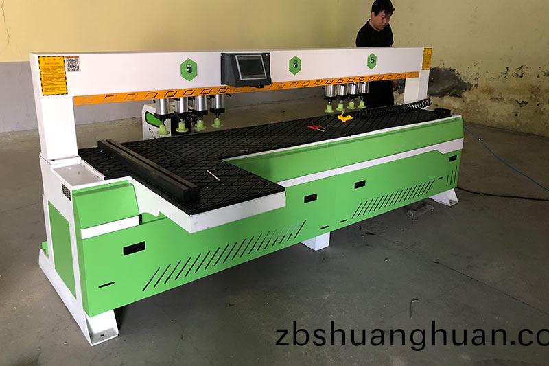 側孔(kong)機