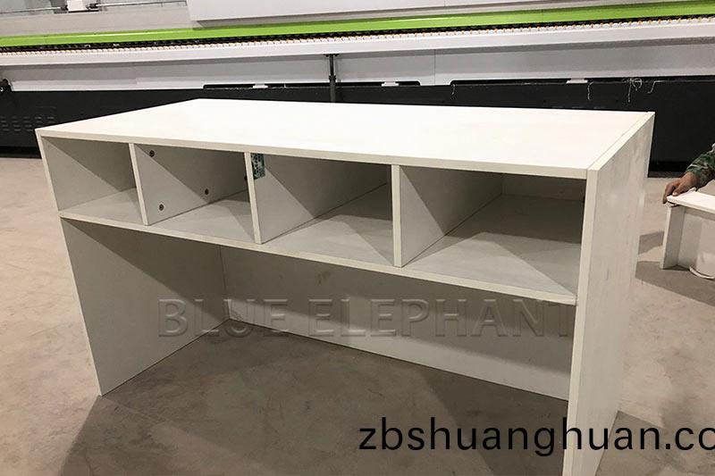 闆(ban)式傢(jia)具(ju)生(sheng)産線