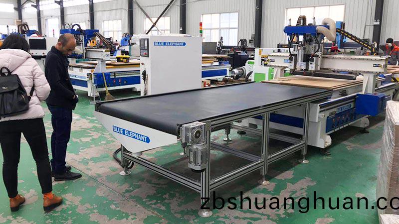 闆(ban)式(shi)傢(jia)具(ju)生産線(xian)