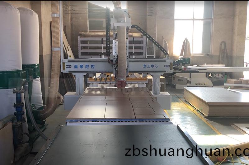 闆(ban)式傢具(ju)生(sheng)産線