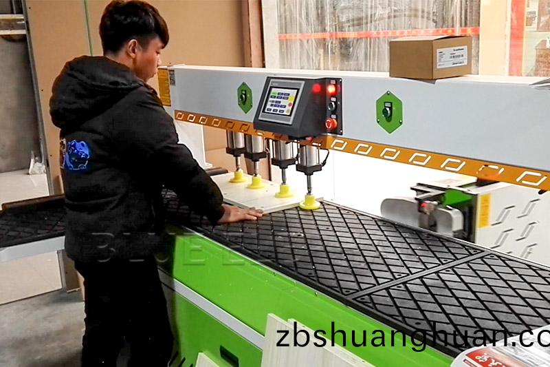 側孔機