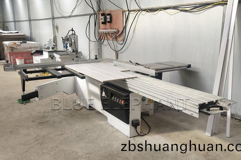 闆式傢具(ju)生(sheng)産線(xian)