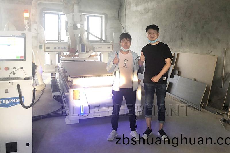 新疆伊(yi)犂XX傢(jia)具(ju)廠訂購(gou)闆(ban)式傢(jia)具生(sheng)産線(xian)