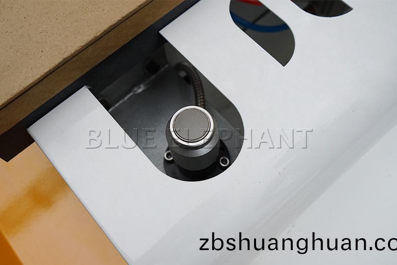 排鑽(zuan)包(bao)開料機