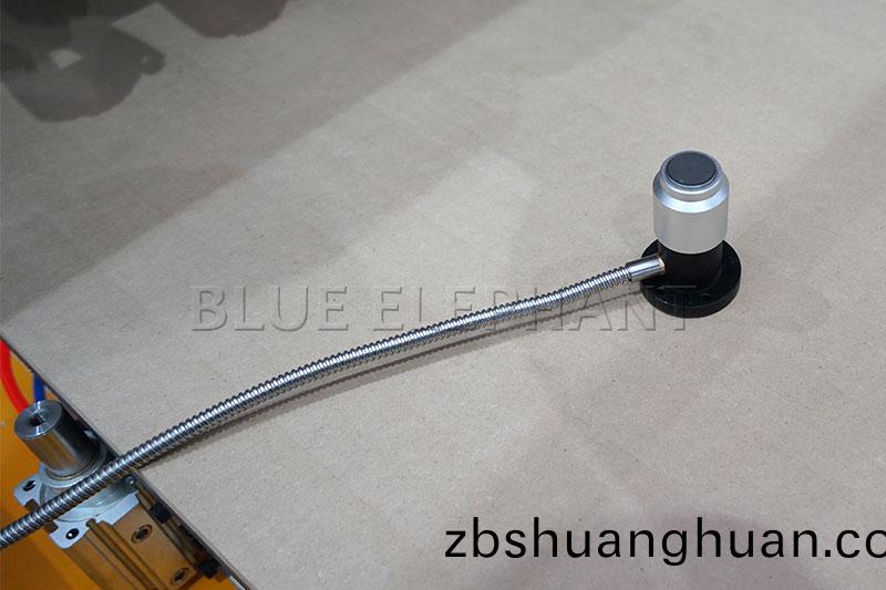 自(zi)動(dong)上下料直(zhi)排加(jia)工中(zhong)心(xin)