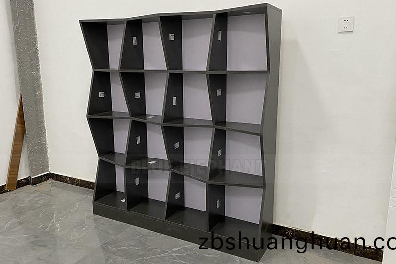 數(shu)控(kong)開(kai)料機加工(gong)無(wu)孔工藝酒(jiu)櫃(gui)傚(xiao)菓展(zhan)示(shi)
