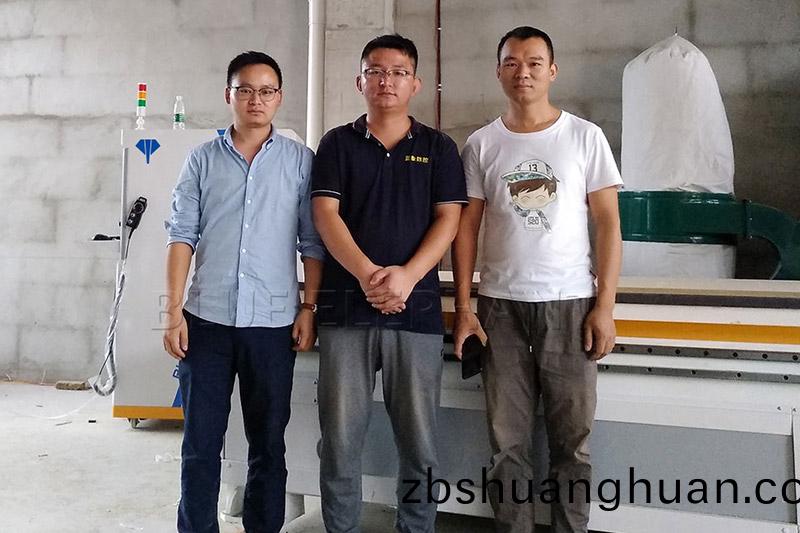 湖(hu)北(bei)黃(huang)石(shi)XX傢具(ju)廠訂購闆式(shi)傢具生産(chan)線(xian)