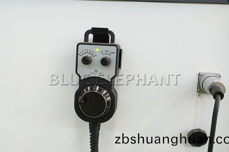 五軸(zhou)加(jia)工(gong)中(zhong)心(xin)