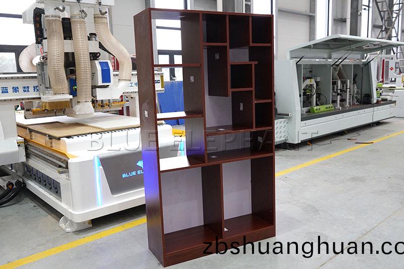 數控開(kai)料機加工(gong)無(wu)孔櫥櫃傚菓(guo)展(zhan)示