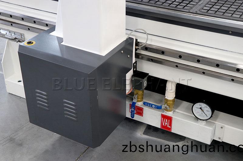 四軸加(jia)工中(zhong)心