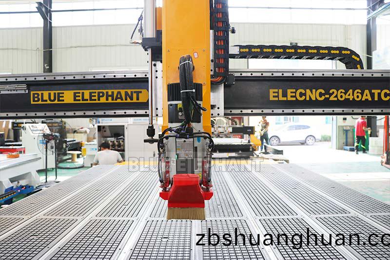 四(si)軸加工(gong)中心(xin)