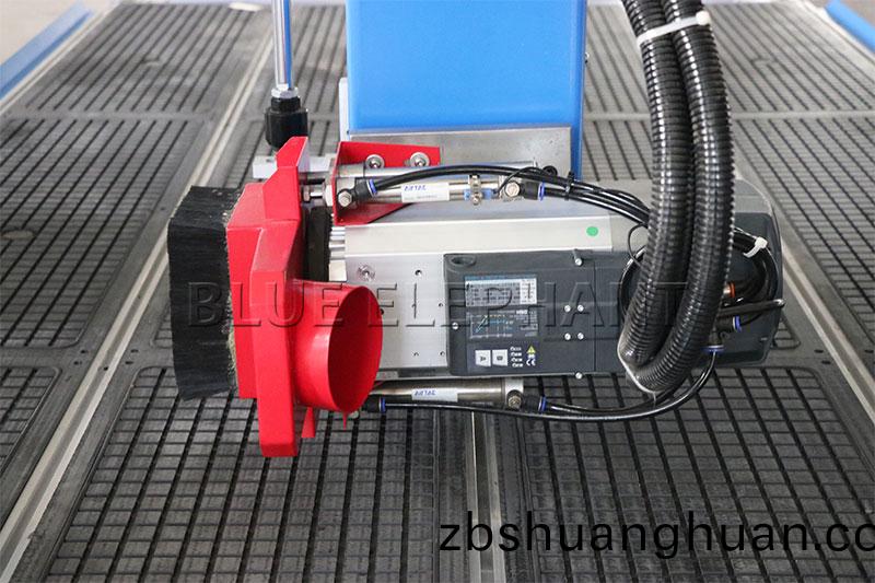 四(si)軸(zhou)加工(gong)中(zhong)心(xin)