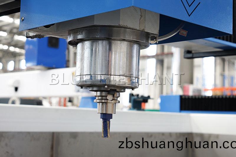 石英(ying)石加(jia)工中(zhong)心