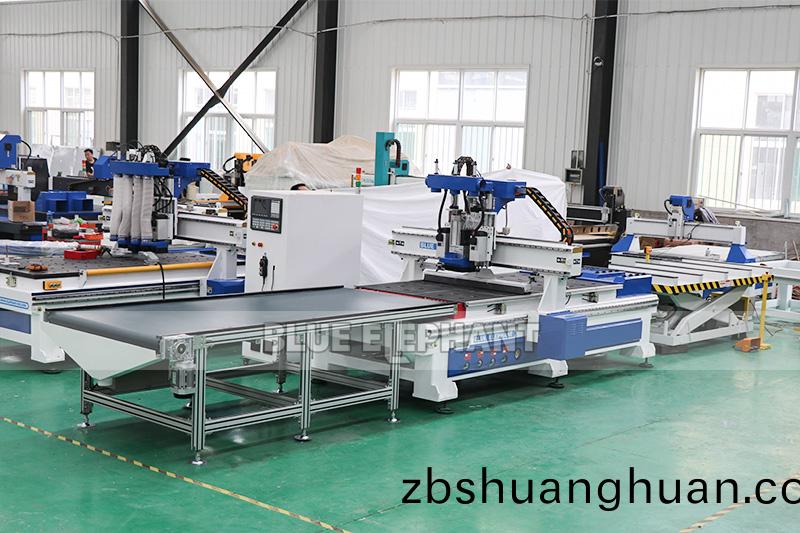 闆(ban)式(shi)傢(jia)具(ju)生産線(xian)