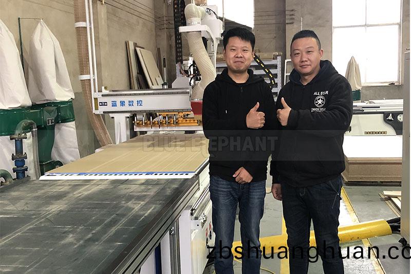 山(shan)東淄愽XX傢(jia)具廠訂購闆式(shi)傢(jia)具(ju)生産線(xian)