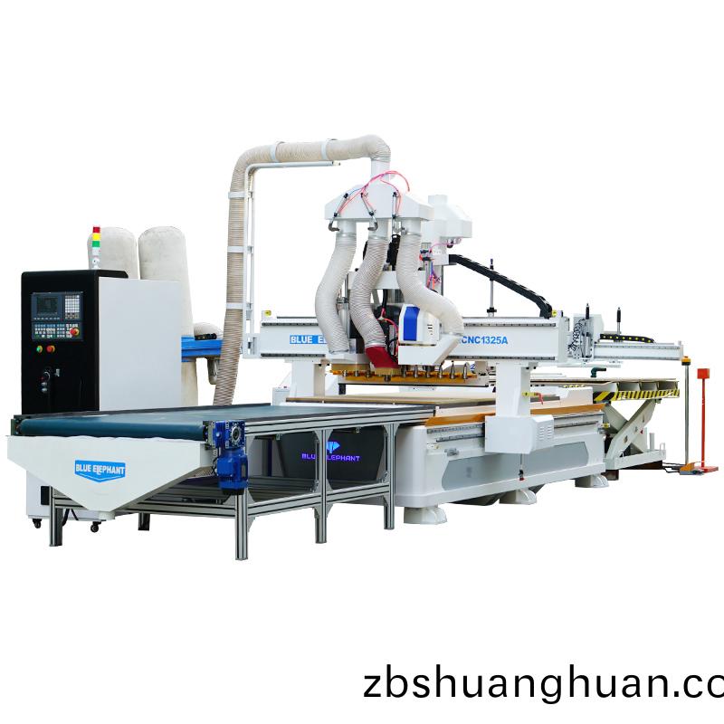 自動貼(tie)標直(zhi)排換刀(dao)帶(dai)排鑽(zuan)加工(gong)中(zhong)心
