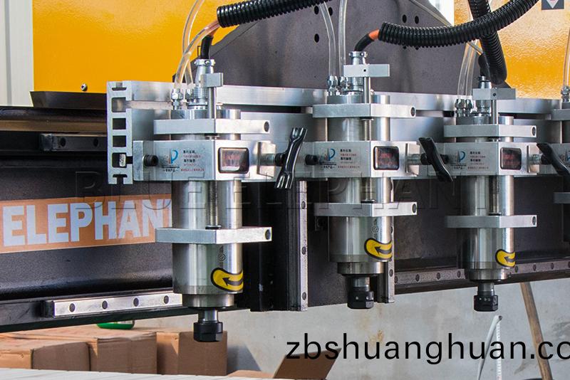 闆式(shi)傢具(ju)生産線(xian)